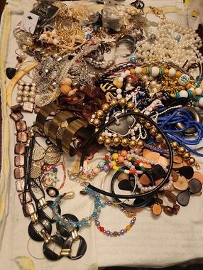 Assorted Women’s Fashion Jewelry Necklace & Bracelet Lot - Multicolor